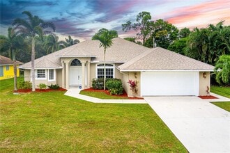 614 SW Twig Ave in Port St. Lucie, FL - Foto de edificio - Building Photo