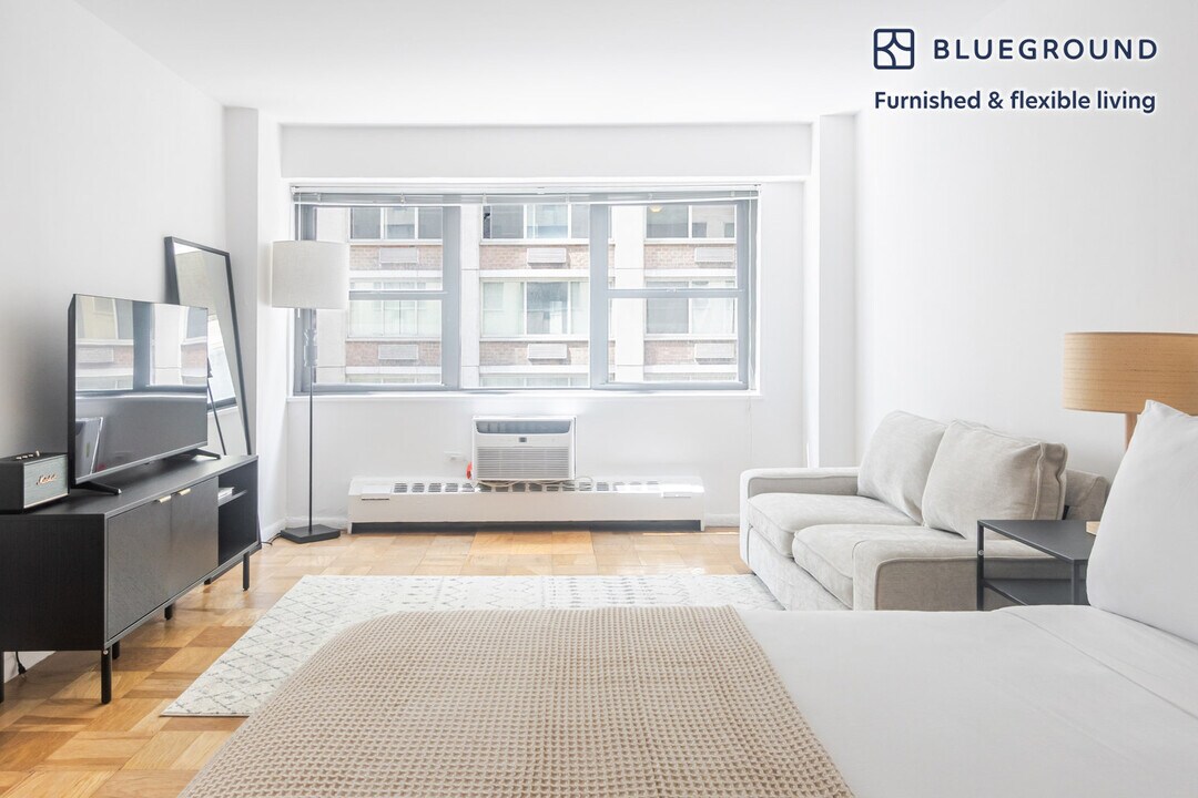 330 E 46th St in New York, NY - Foto de edificio