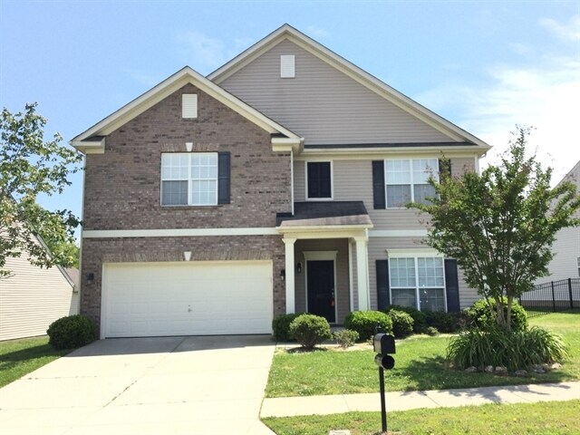 4015 Lawrence Daniel Dr in Stallings, NC - Building Photo