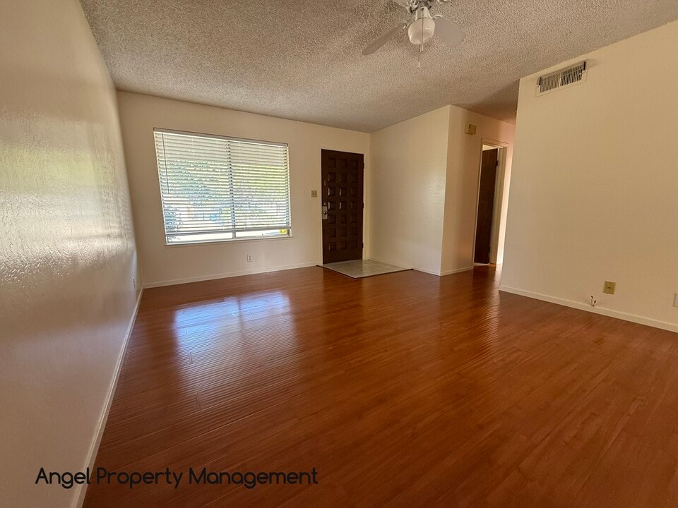 7130 Reichmuth Way in Sacramento, CA - Building Photo