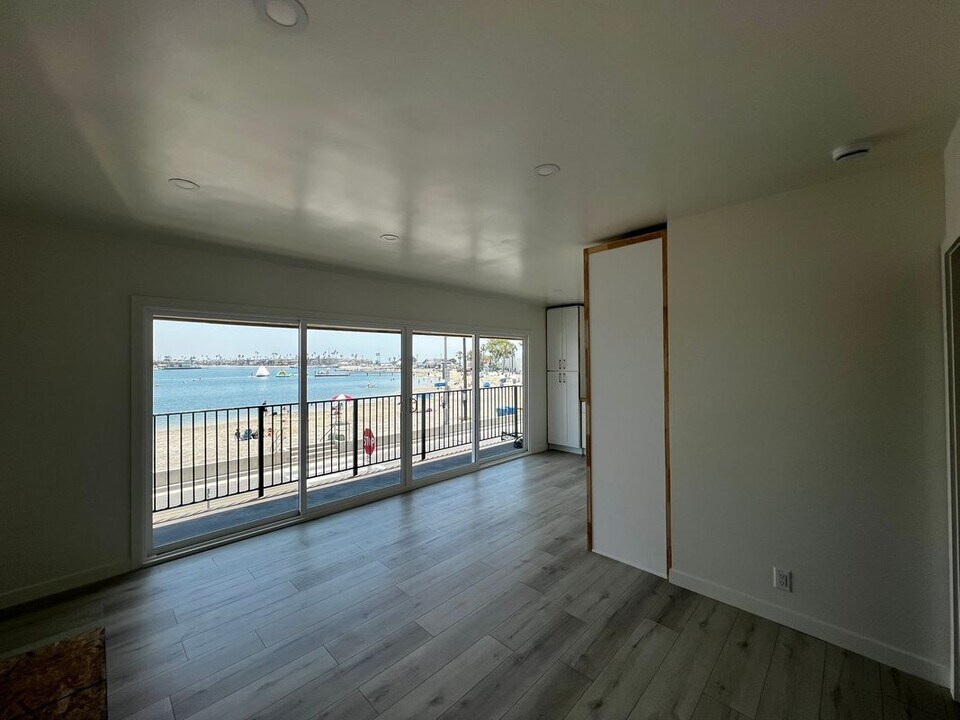 101 Bay Shore Ave in Long Beach, CA - Building Photo