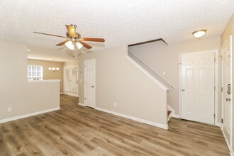 137 Ilex Dr in Canton, GA - Foto de edificio - Building Photo