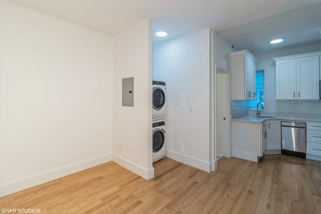 125 Park Dr in Boston, MA - Building Photo