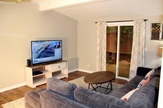 376 Hillcrest Ave in Pacific Grove, CA - Building Photo - Building Photo