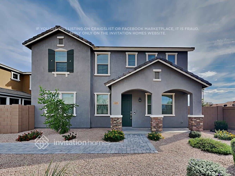 320 N 56th Pl in Mesa, AZ - Building Photo