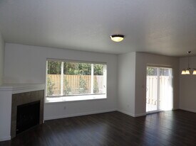 1181 NW 2nd Ct in Hillsboro, OR - Building Photo