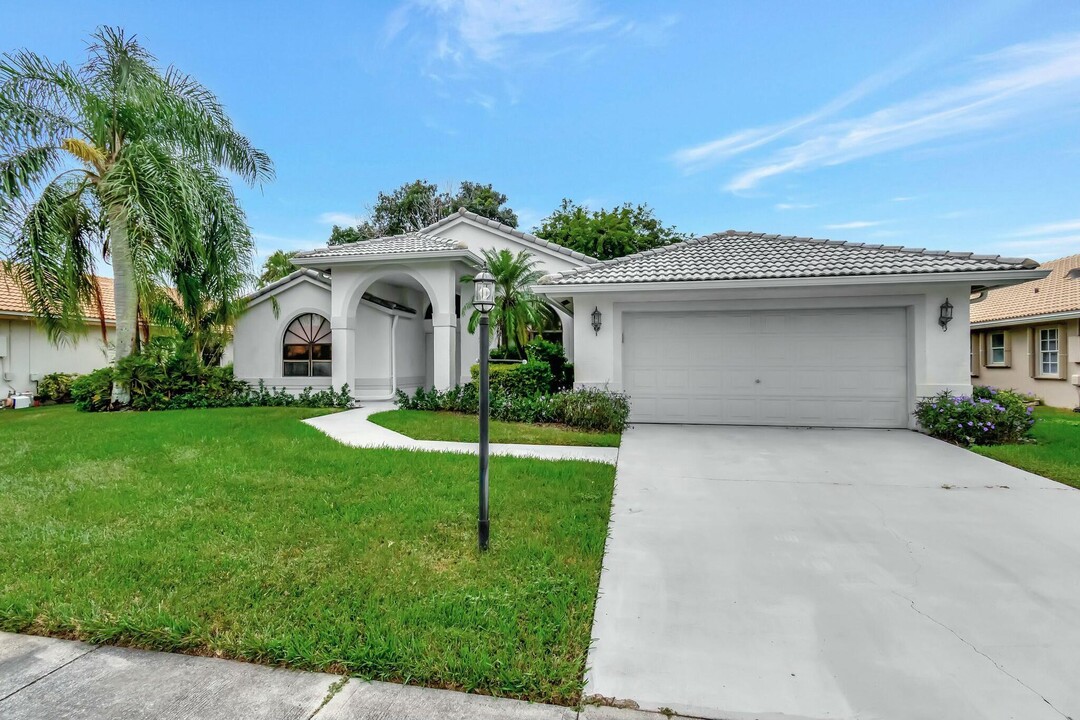 5682 Aspen Ridge Cir in Delray Beach, FL - Foto de edificio