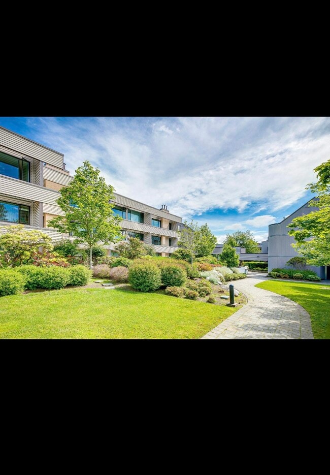 15275 19 Av in Surrey, BC - Building Photo - Building Photo