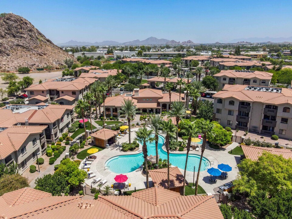 San Portella in Tempe, AZ - Foto de edificio