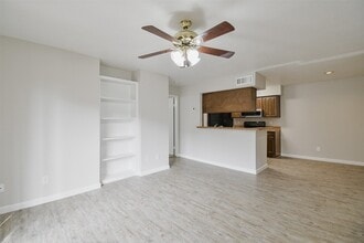 12955 Woodforest Blvd, Unit 76 in Houston, TX - Building Photo - Building Photo