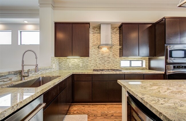 property at 1808 Ridgewood St