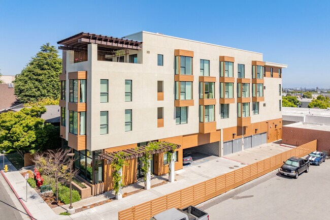 Walnut Studios in San Carlos, CA - Building Photo - Building Photo