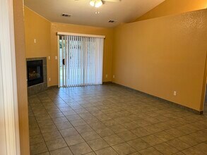1102 Kirksey Dr in Turlock, CA - Building Photo - Building Photo