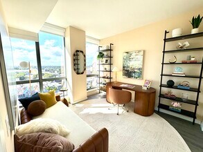 1940 NW 2nd Ct, Unit B12 in Miami, FL - Foto de edificio - Building Photo