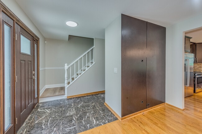 912 Bedford Ct in Buffalo Grove, IL - Building Photo - Building Photo