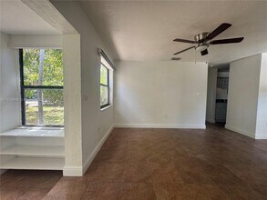 1610 NW 132nd St in North Miami, FL - Building Photo - Building Photo