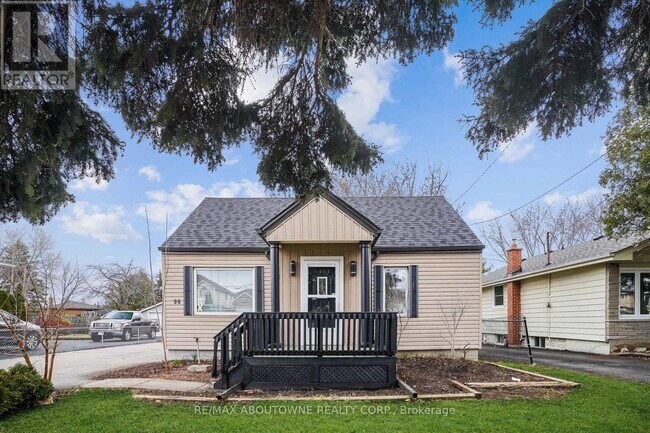96 Mohawk Rd E in Hamilton, ON - Building Photo - Building Photo