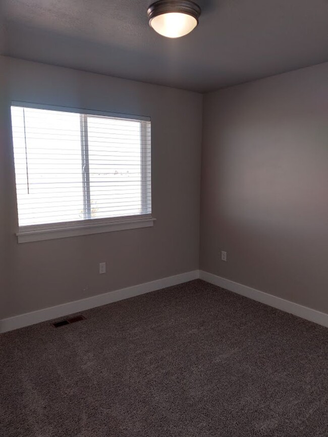 property at 253 E 3100 N