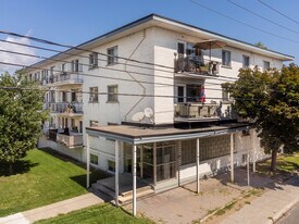 585 Bord-Du-Lac Ch Apartments