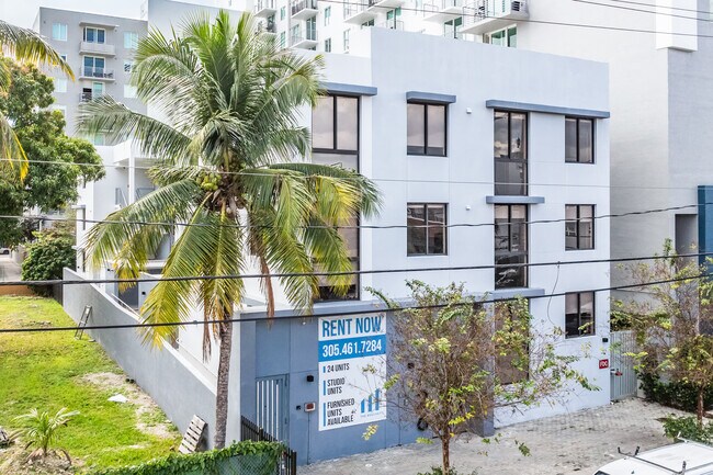 Studios on 3rd in Miami, FL - Building Photo - Building Photo