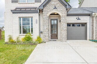 101 Bellagio Villas Dr in Spring Hill, TN - Building Photo - Building Photo
