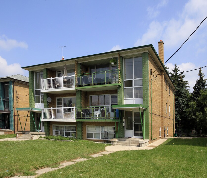 3869-3871 Bathurst St in Toronto, ON - Building Photo