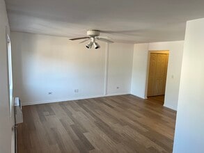 401 W Webster Ave, Unit 304 in Chicago, IL - Building Photo - Building Photo