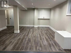 31 Irwin Dr in Whitby, ON - Building Photo - Building Photo