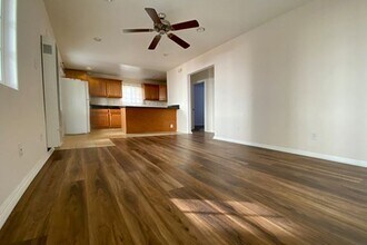632 W 11th St in Los Angeles, CA - Building Photo - Building Photo