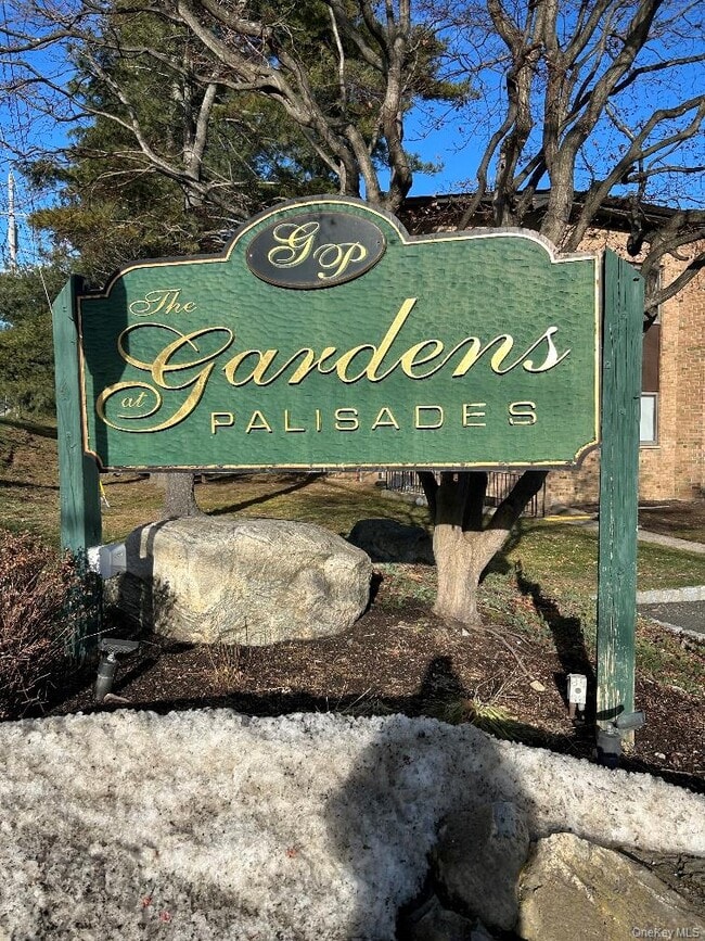 property at 3 Charles Ln