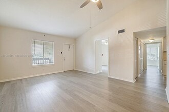 6327 Chasewood Dr, Unit E in Jupiter, FL - Foto de edificio - Building Photo