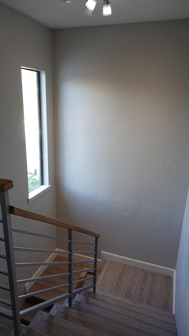 1246 17th St, Unit S122 in Hermosa Beach, CA - Building Photo - Building Photo