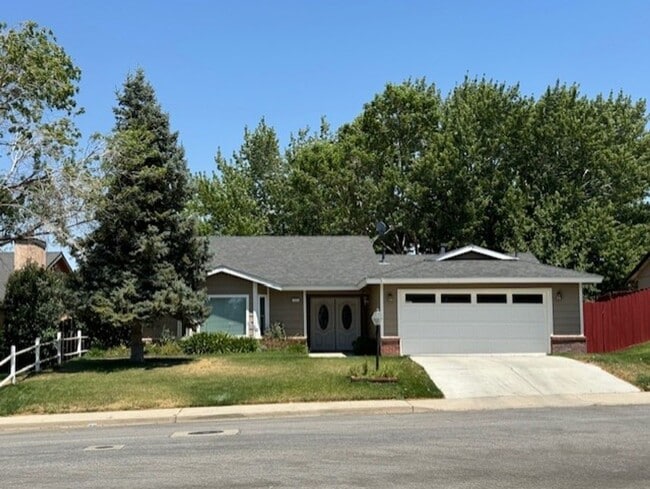 property at 1272 El Rancho Dr