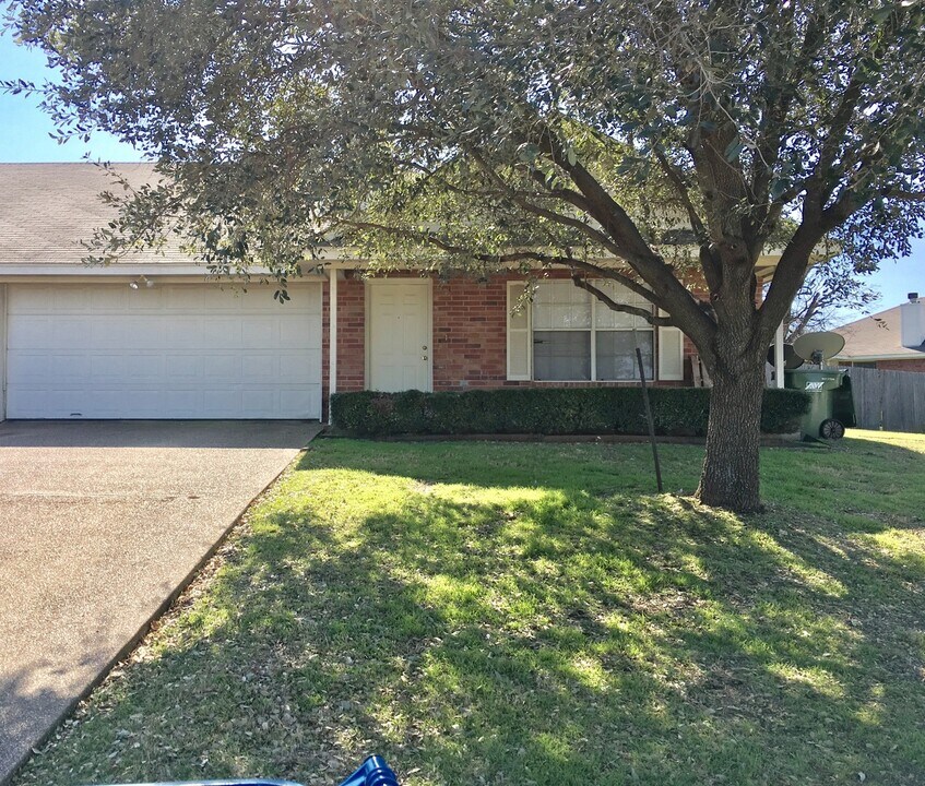 713 Park Meadows Dr in Hewitt, TX - Building Photo