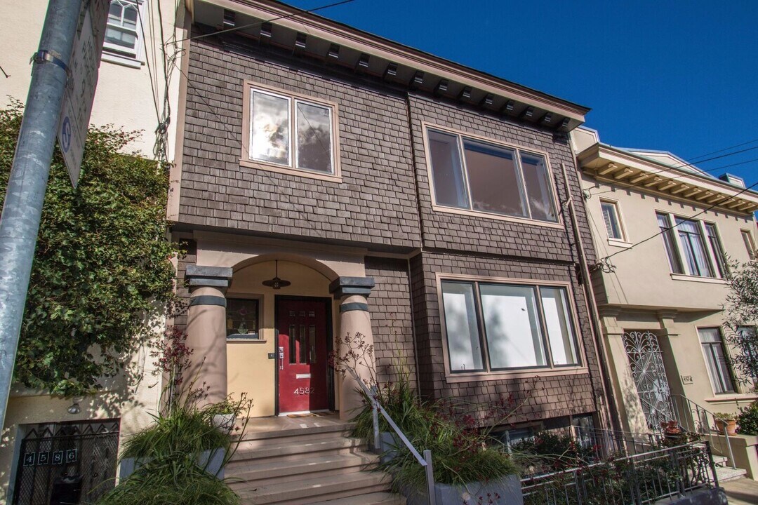 4582 19th St in San Francisco, CA - Building Photo