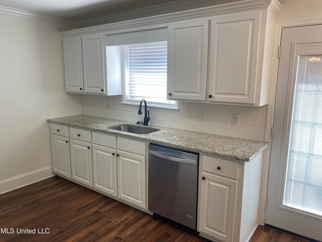 209 Cherrybark Ln in Brandon, MS - Foto de edificio - Building Photo