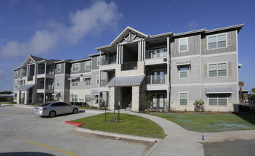 Royal Vista in Edinburg, TX - Foto de edificio - Building Photo