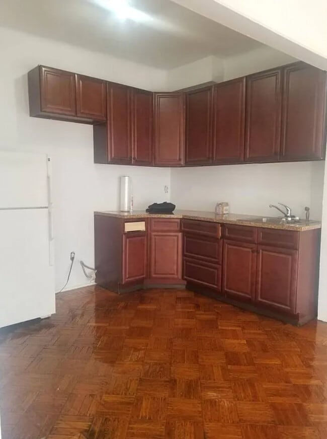 10 Parkside Ct, Unit 2 in Brooklyn, NY - Building Photo - Building Photo