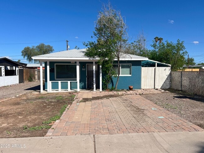 property at 702 W Pepper Pl