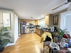 25 Iroquois St, Unit 1 Apartamentos