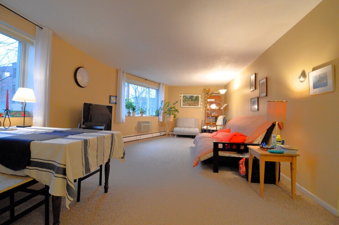 50 Green St, Unit 361 in Brookline, MA - Building Photo