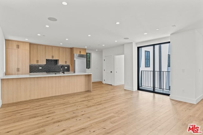 property at 14378 Ventura Blvd