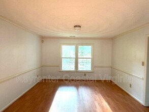 913 Edgewater Dr in Newport News, VA - Building Photo - Building Photo