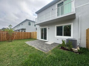 705 SE 13th St Cir in Homestead, FL - Building Photo - Building Photo
