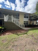 341 W Coleman Blvd in Mount Pleasant, SC - Building Photo