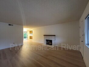 6349 Seastone Way in Sacramento, CA - Building Photo - Building Photo