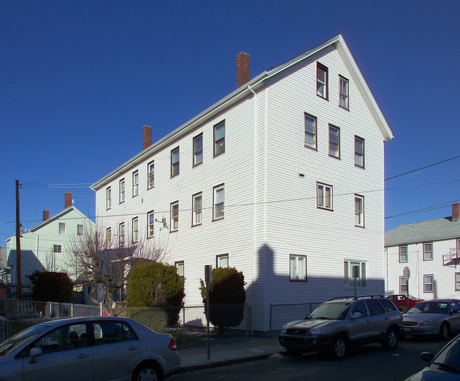 951 Cherry St in Fall River, MA - Building Photo - Building Photo