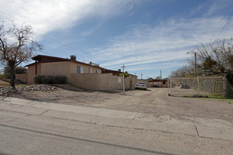 Villas Sentinel in Tucson, AZ - Building Photo - Building Photo