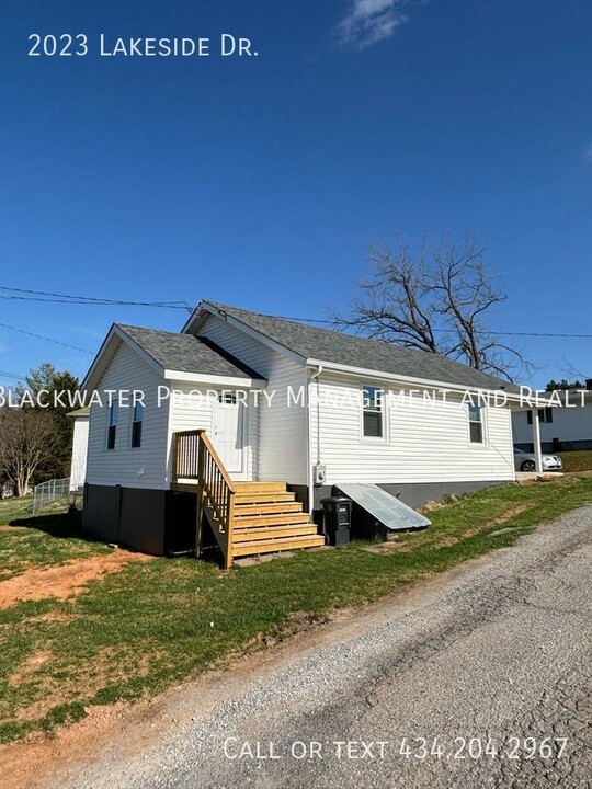 2023 Lakeside Dr in Lynchburg, VA - Building Photo