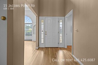 15 Jacobs Point Rd in Warren, RI - Building Photo - Building Photo